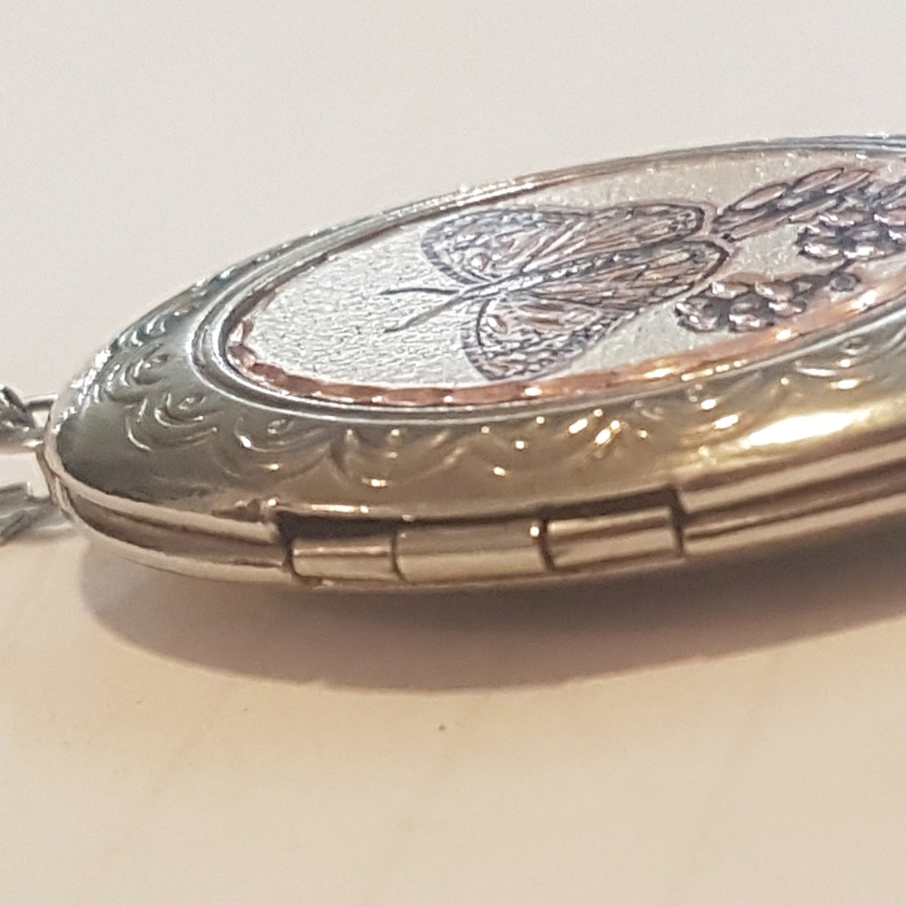 Locket - Picture 9 of 16